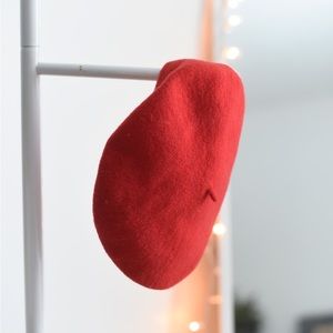 Raspberry beret Red beret basque